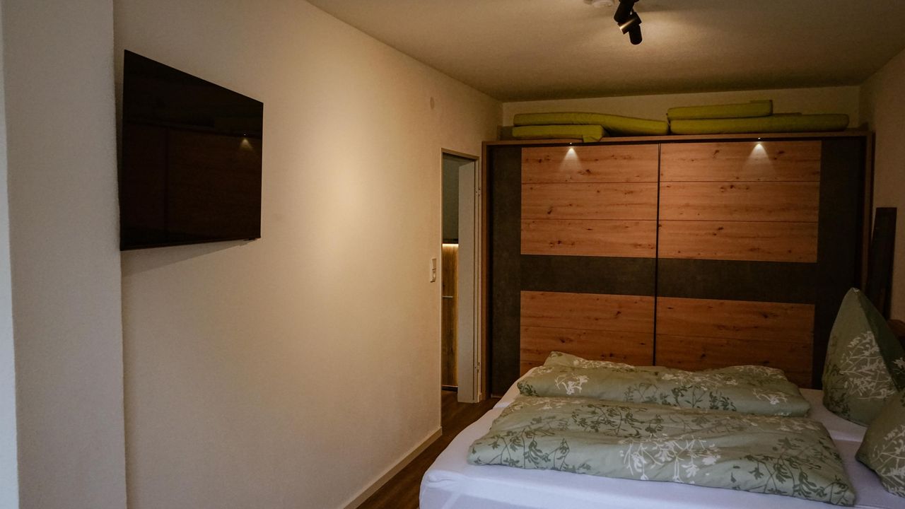 02 Ferienwohnung_Bergzeit_Schlafzimmer (10) 02 Ferienwohnung_Bergzeit_Schlafzimmer (10)